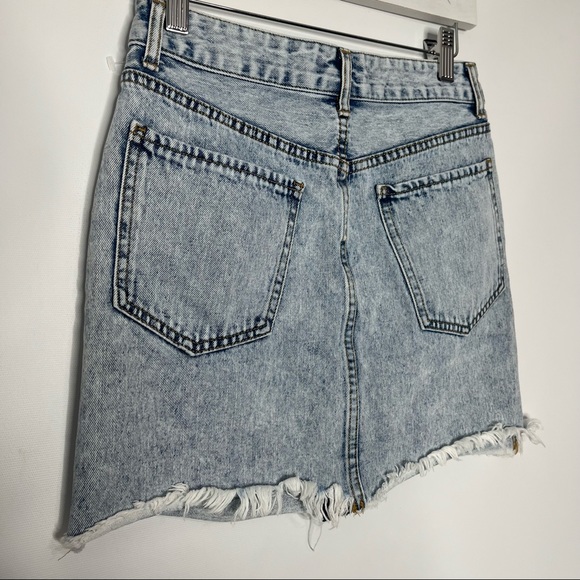 04) Forever 21 Distressed Cutoff Light Wash Denim Zipper Front Mini Skirt Size S - Picture 8 of 12